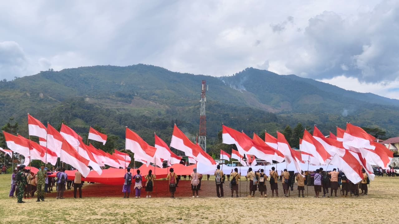 Kirab Merah Putih di Tolikara Kobarkan Semangat Nasionalisme Jelang HUT ke-81 Kemerdekaan RI